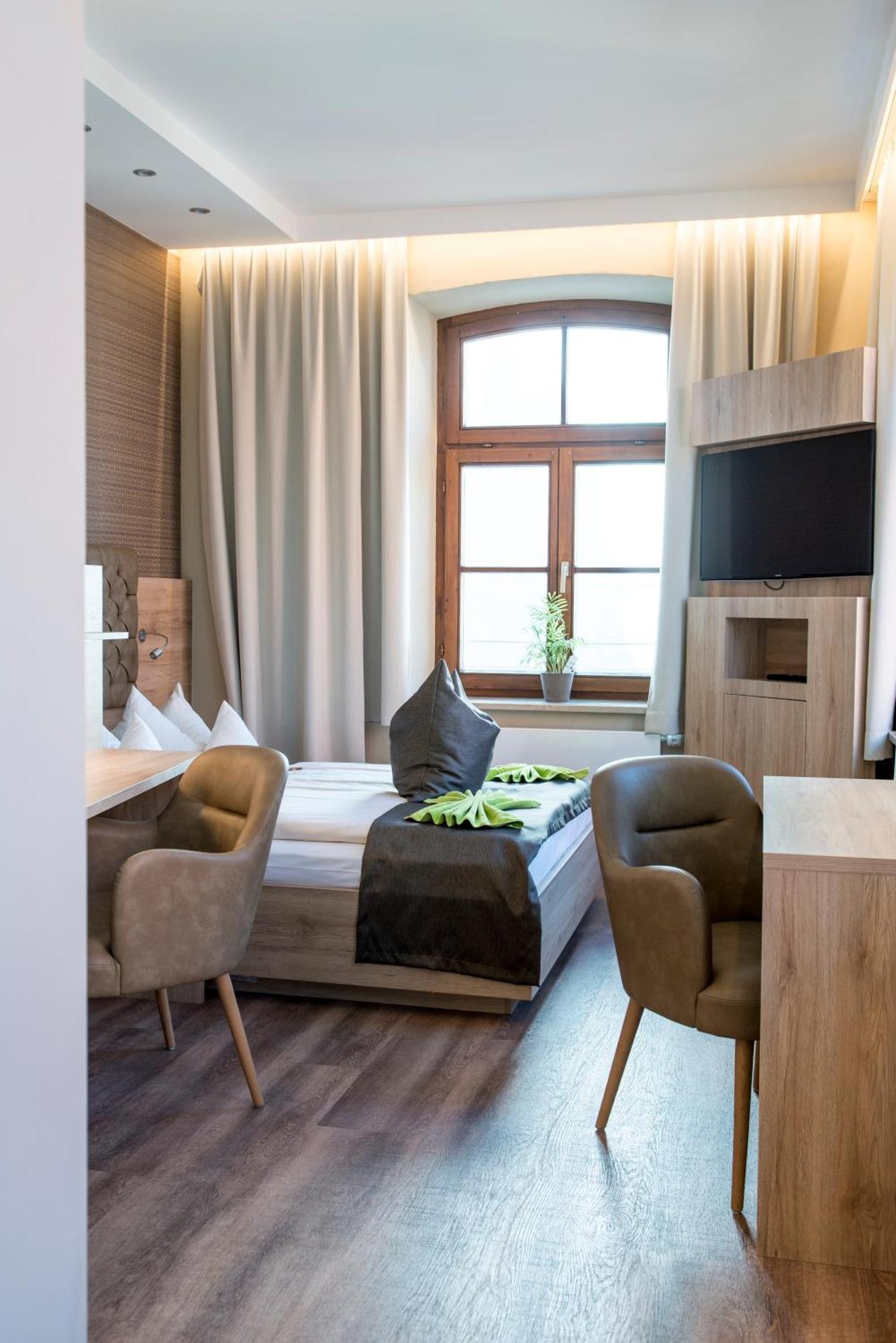 Hotel Angerbraeu มูร์เนา อัม ชตัฟเฟิลเซ ภายนอก รูปภาพ
