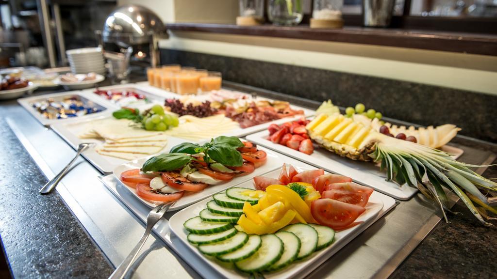 Hotel Angerbraeu มูร์เนา อัม ชตัฟเฟิลเซ ภายนอก รูปภาพ