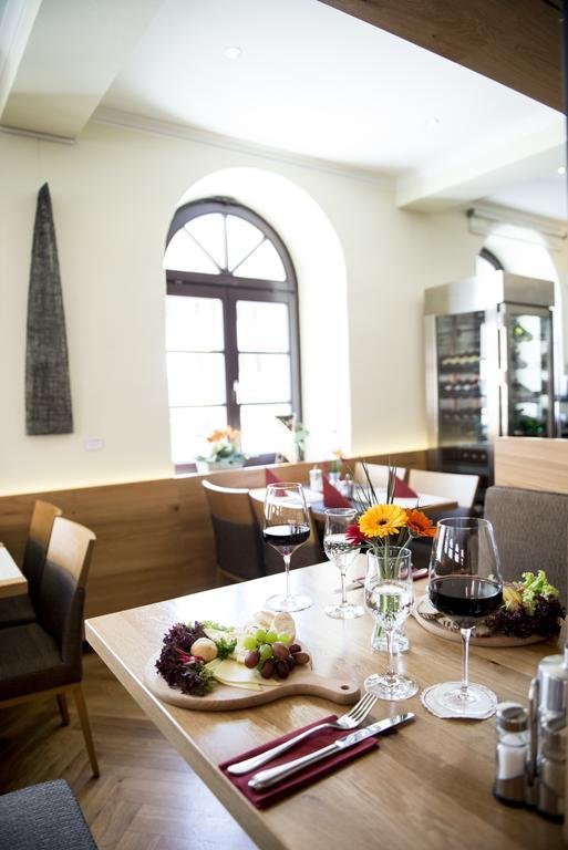 Hotel Angerbraeu มูร์เนา อัม ชตัฟเฟิลเซ ภายนอก รูปภาพ