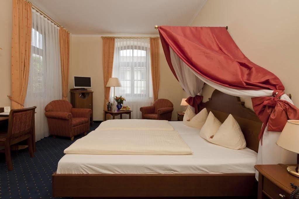 Hotel Angerbraeu มูร์เนา อัม ชตัฟเฟิลเซ ภายนอก รูปภาพ