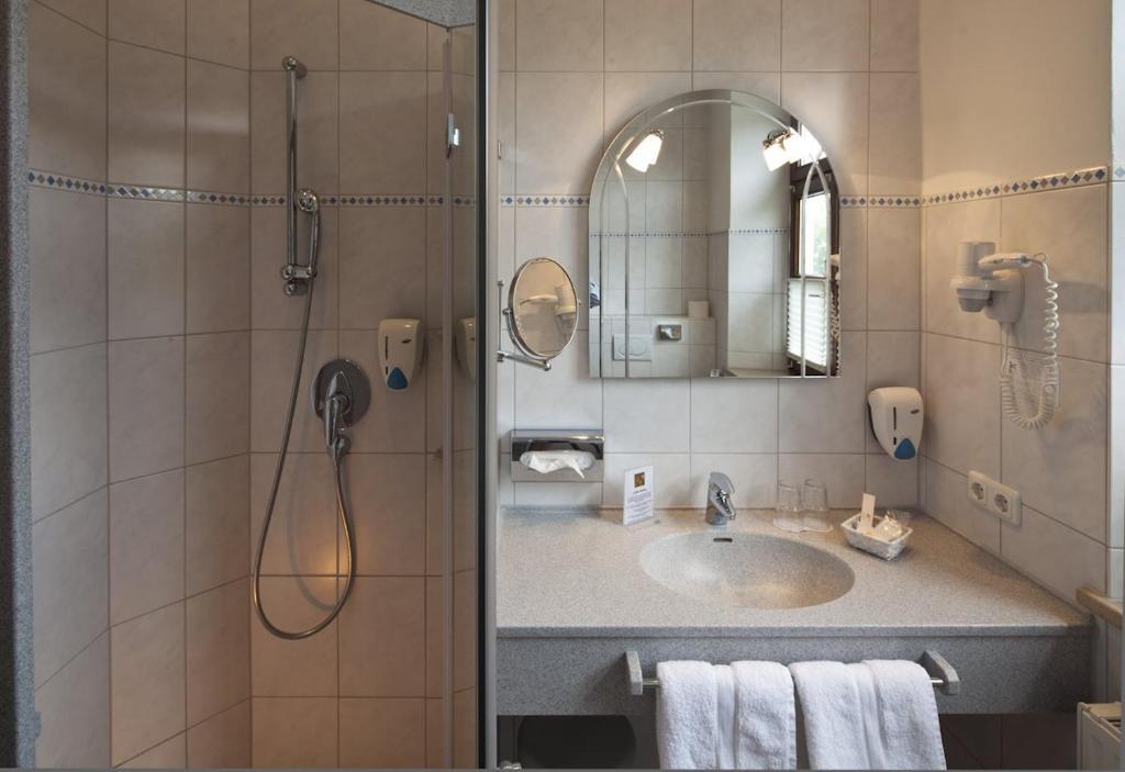 Hotel Angerbraeu มูร์เนา อัม ชตัฟเฟิลเซ ภายนอก รูปภาพ